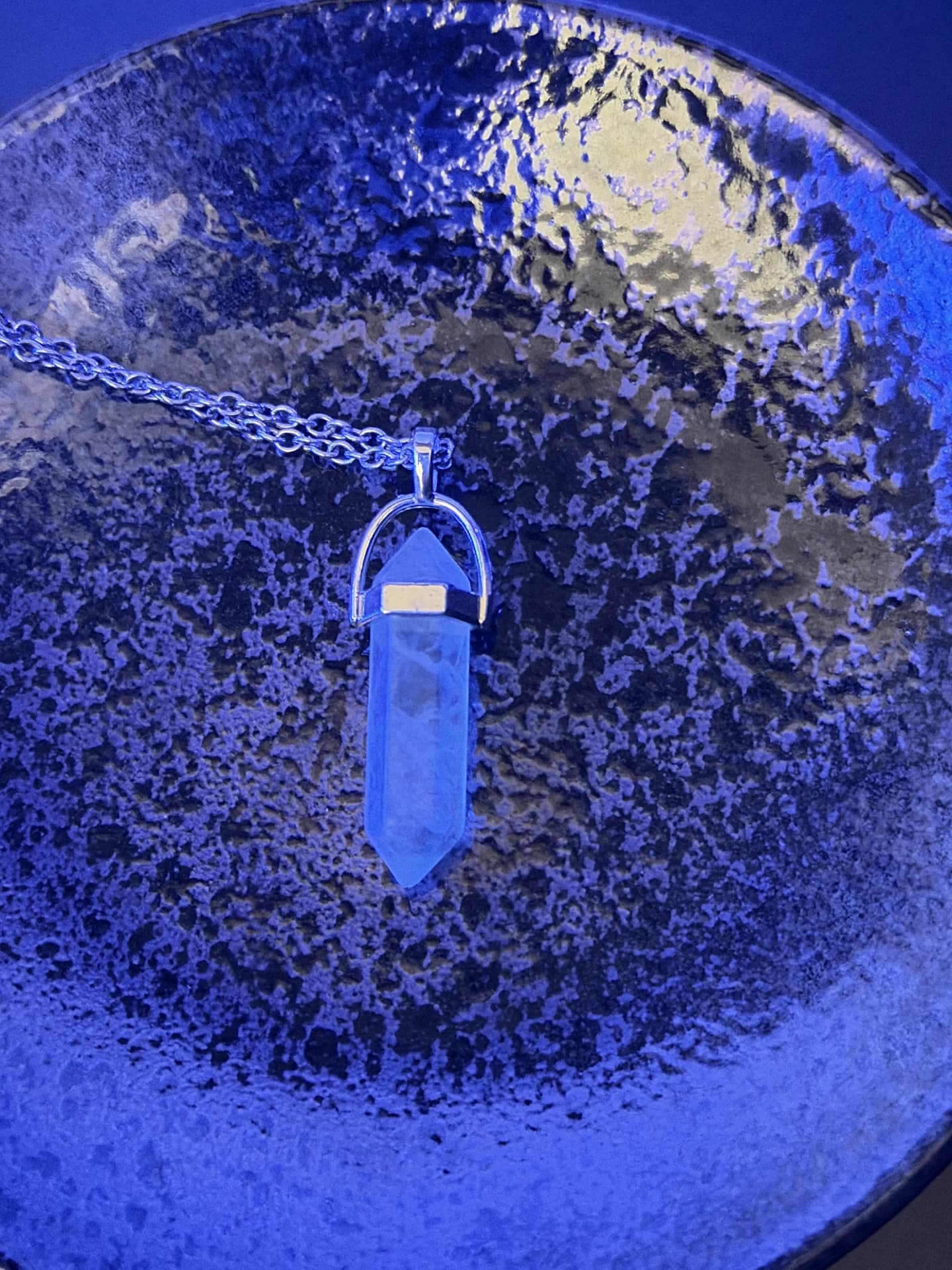 フルオライト ネックレス UV発光