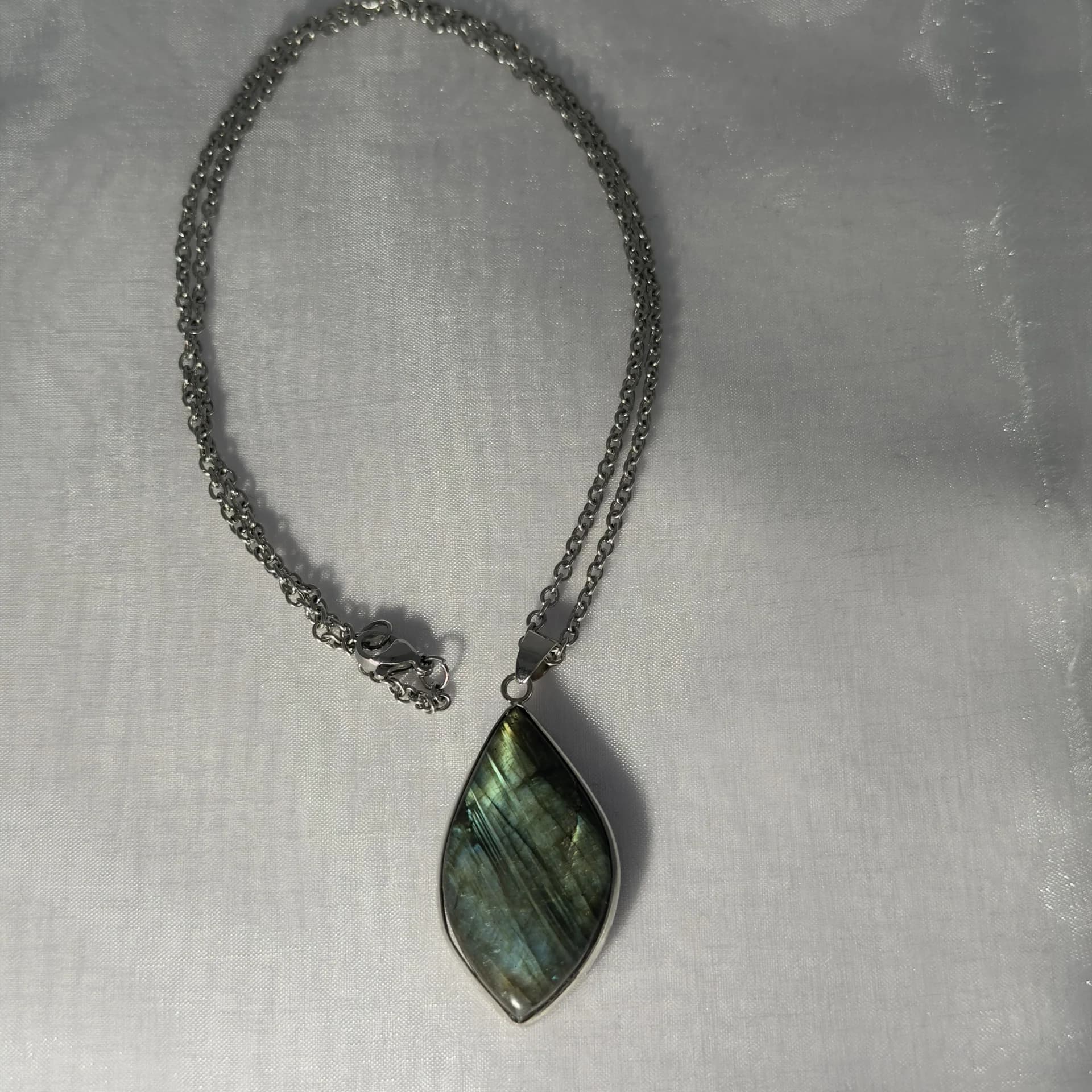 ラブラドライト シラーの輝き