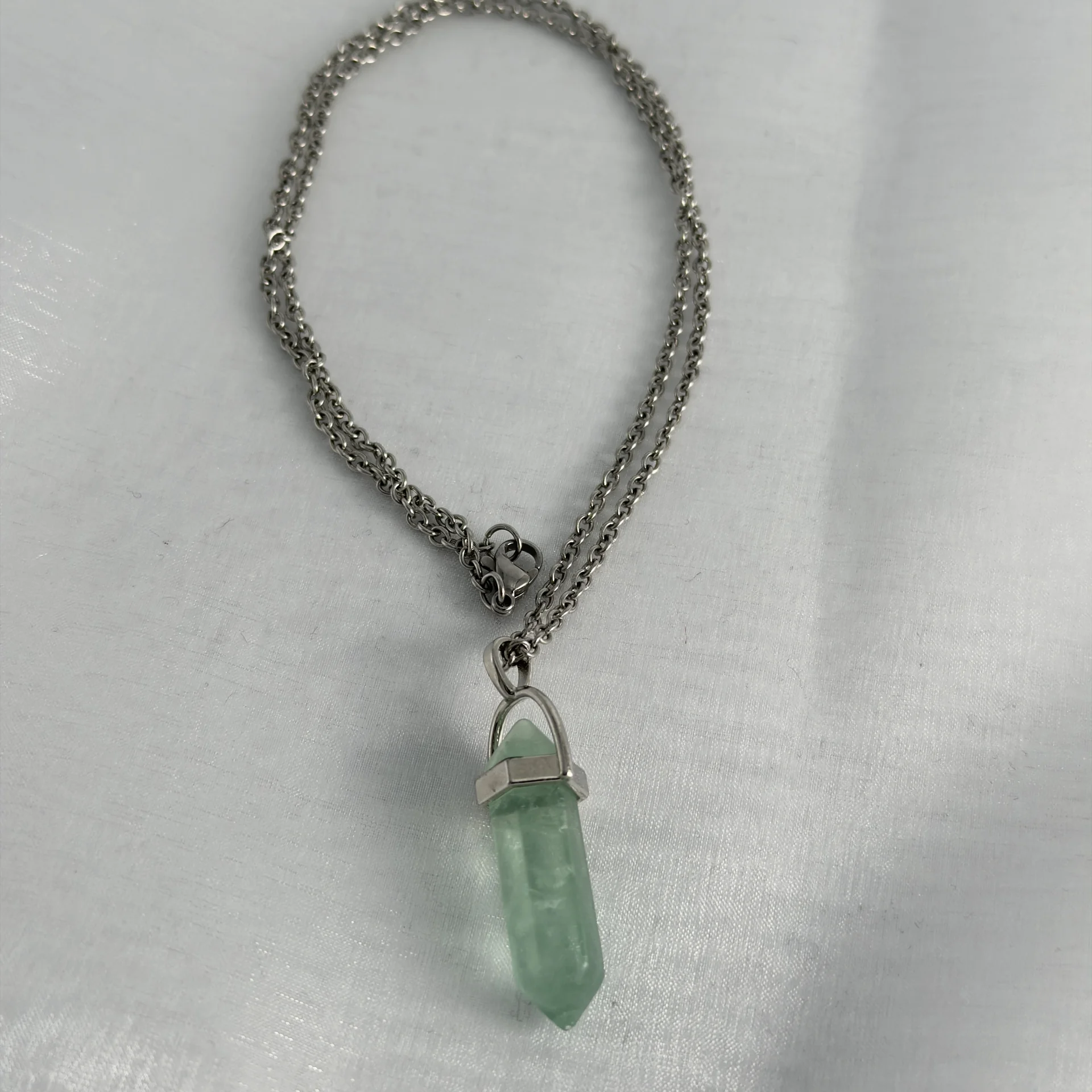 フルオライト ポイント型ネックレス 正面