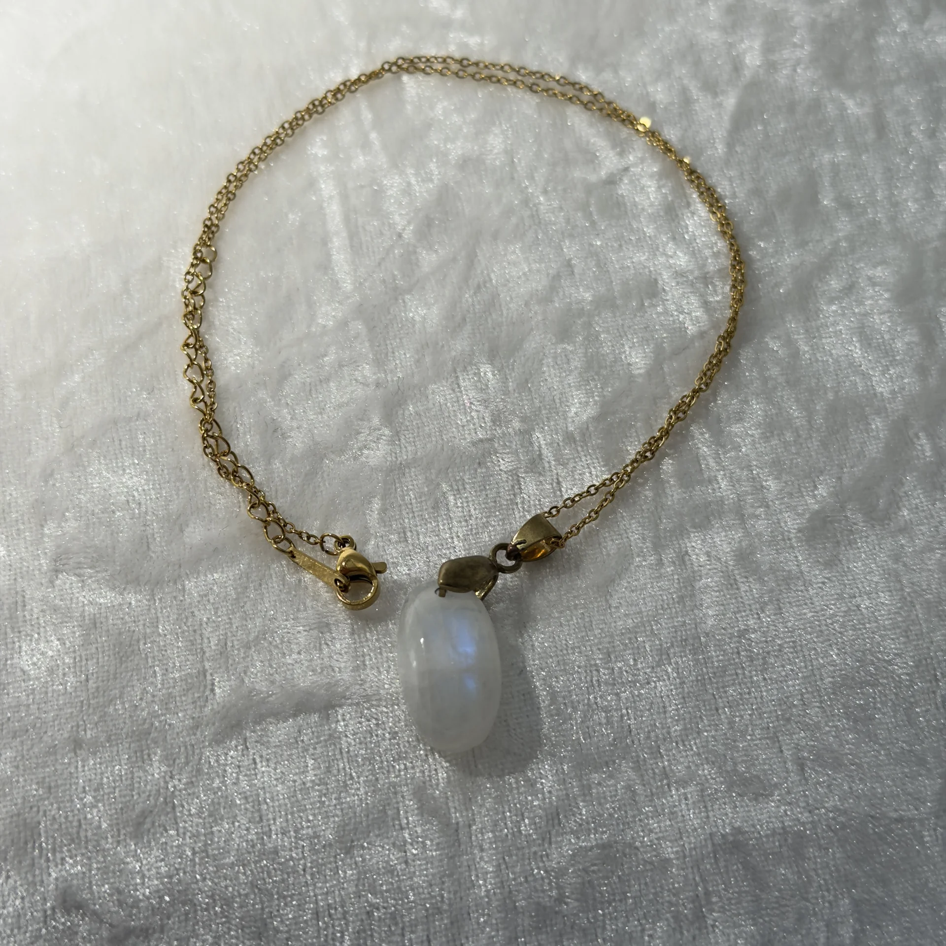 ムーンストーン オーバル型ネックレス