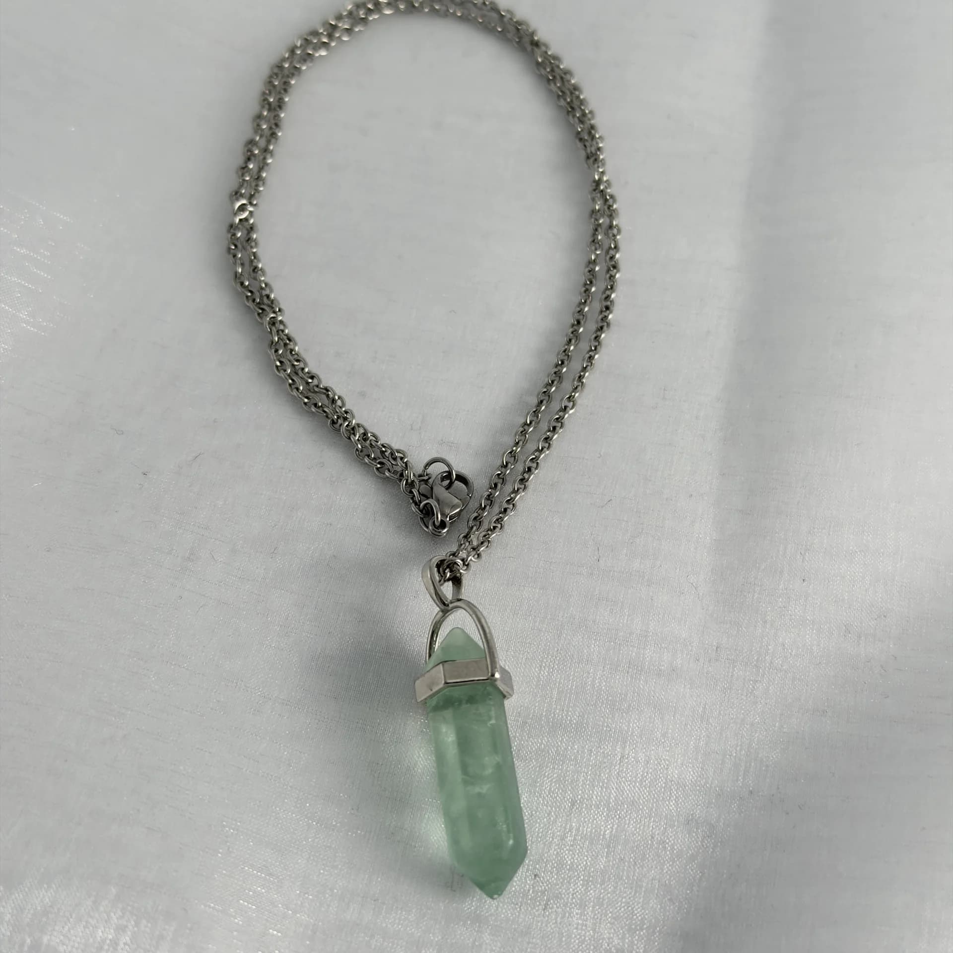 フルオライト ポイント型ネックレス 正面