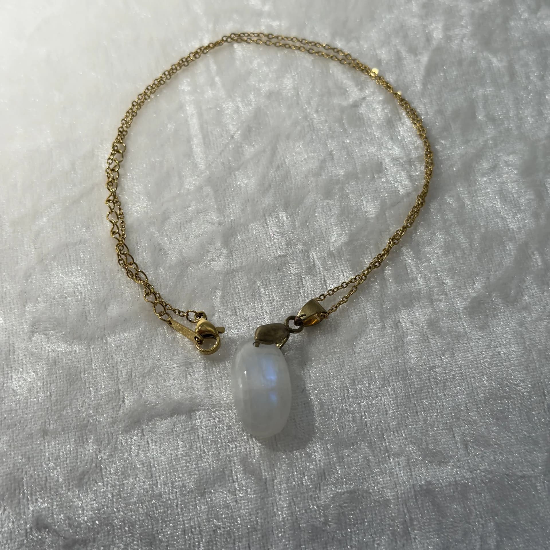 ムーンストーン オーバル型ネックレス